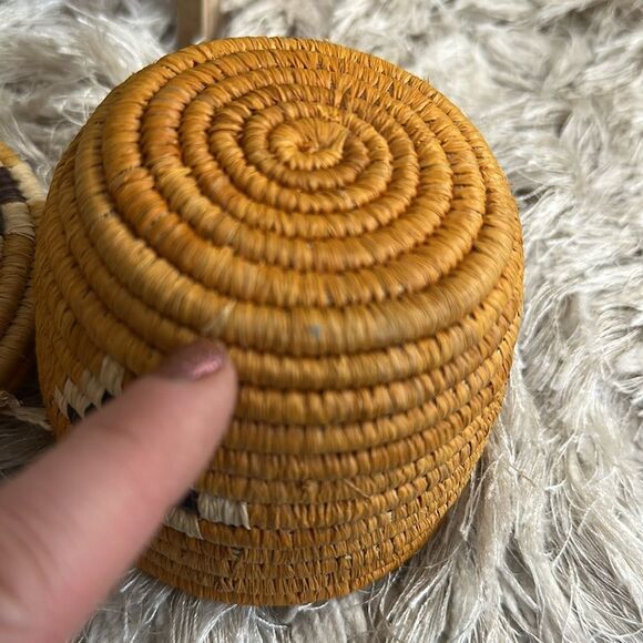 Small Boho Natural Woven Basket With Lid For Home Decor - Picture 13 of 16